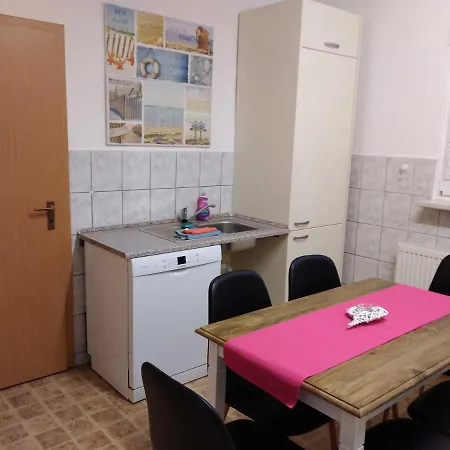 See Ferienwohnung 4 Mohlauer See Apartment *